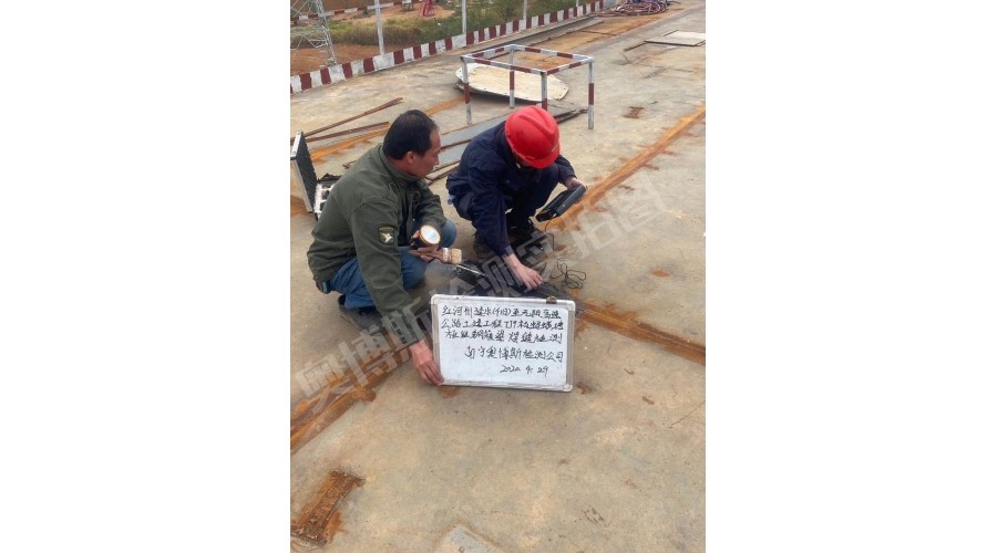 云南，紅河州建水至元陽高速公路土建工程，螞蝗塘匝道鋼箱梁焊縫檢測現(xiàn)場作業(yè)